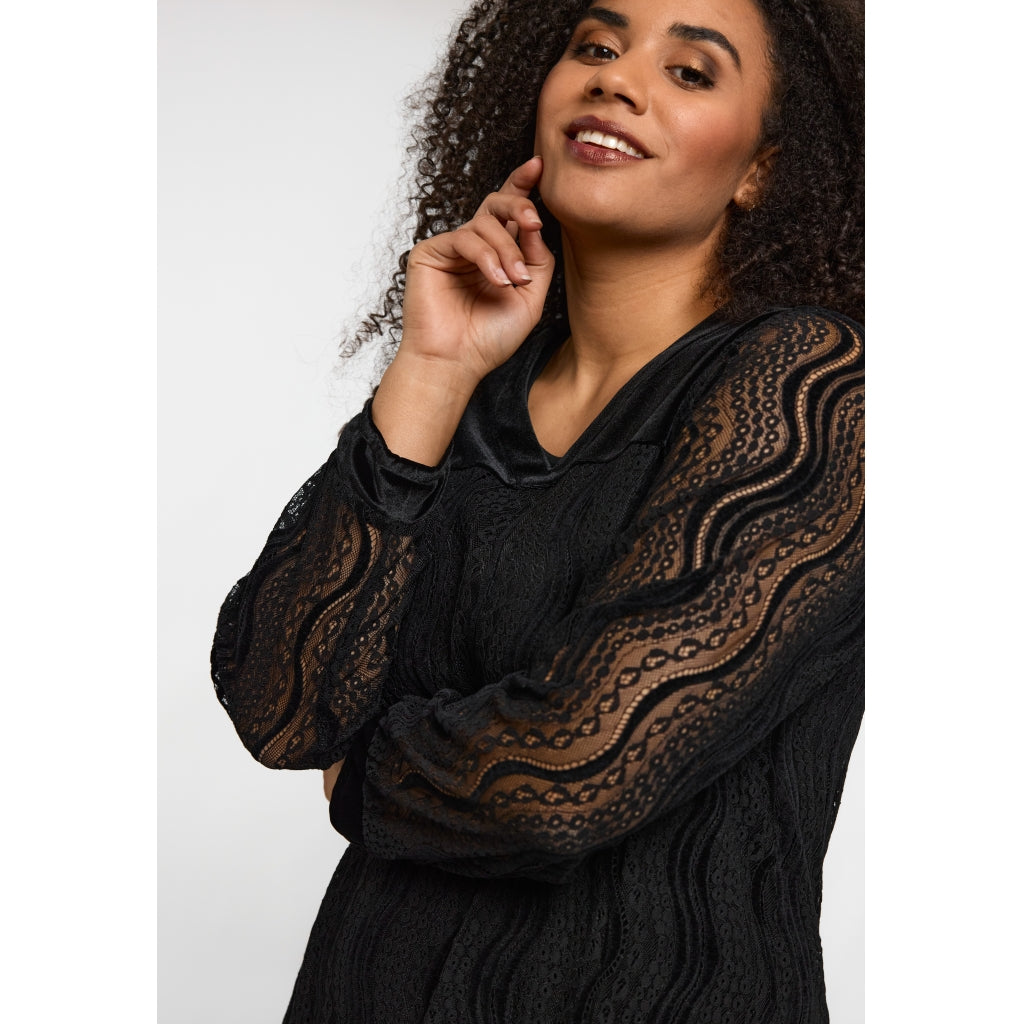 Svart spets klänning från Studio S256870