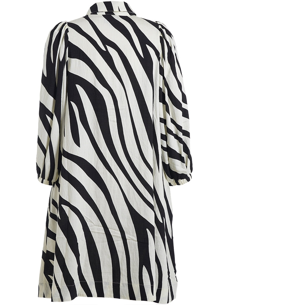 Zebra mönstrad klänning från Gozzip G262047