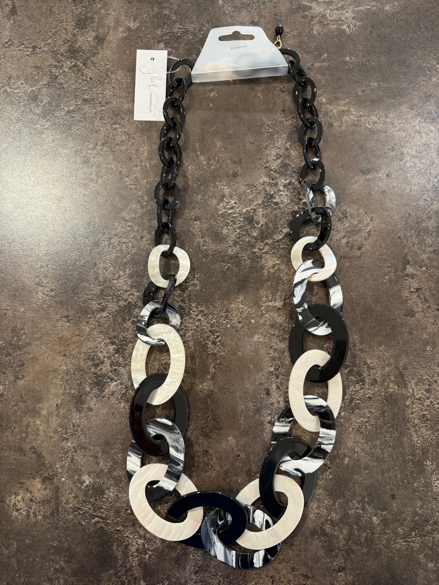 Svart/vitt halsband 27000