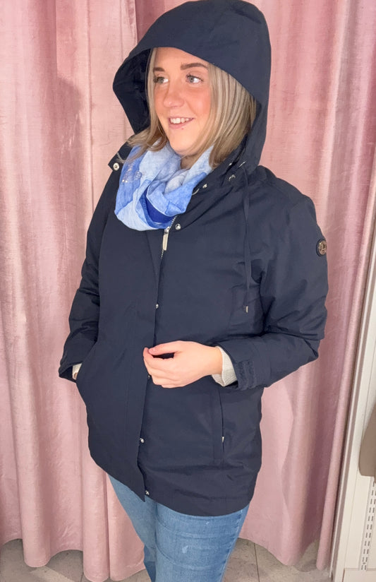 Marinblå jacka från Luhta