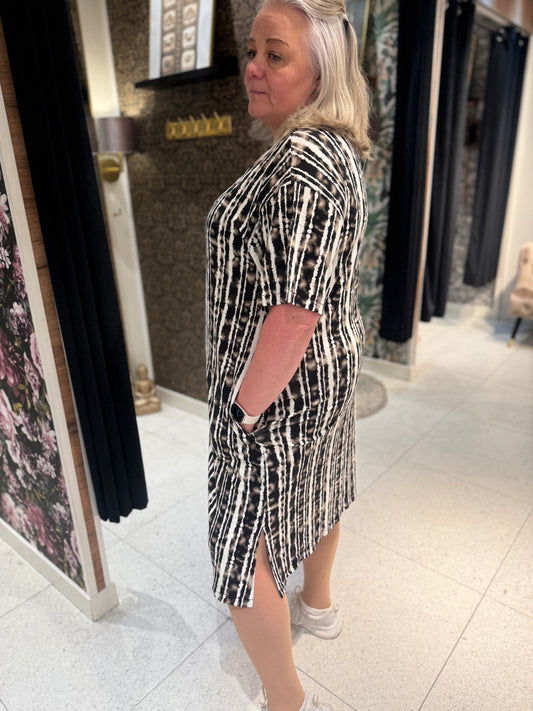 Mönstrad klänning från Ciso 220585