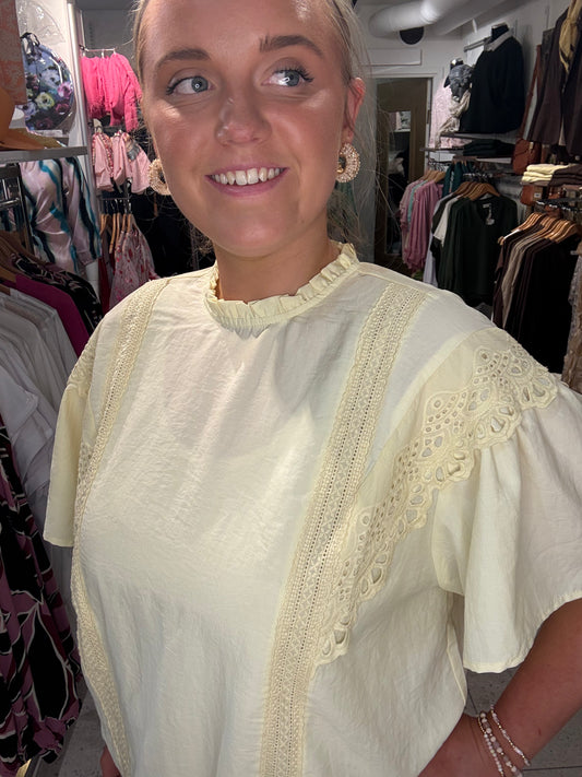 Gul blus från Carmakoma 15390739