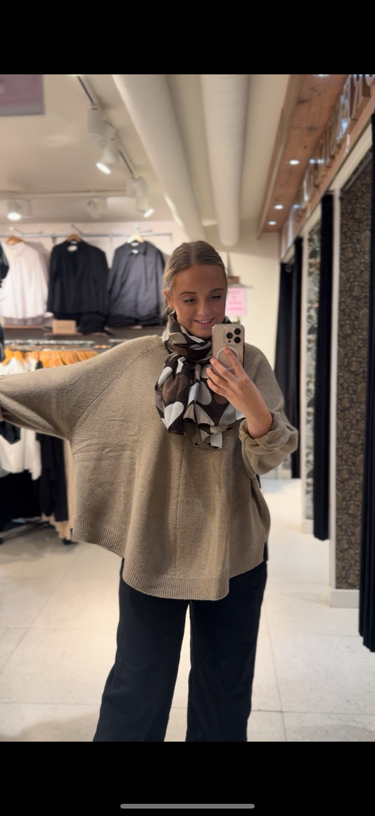 Poncho tröja från Lundgaard 8537-227