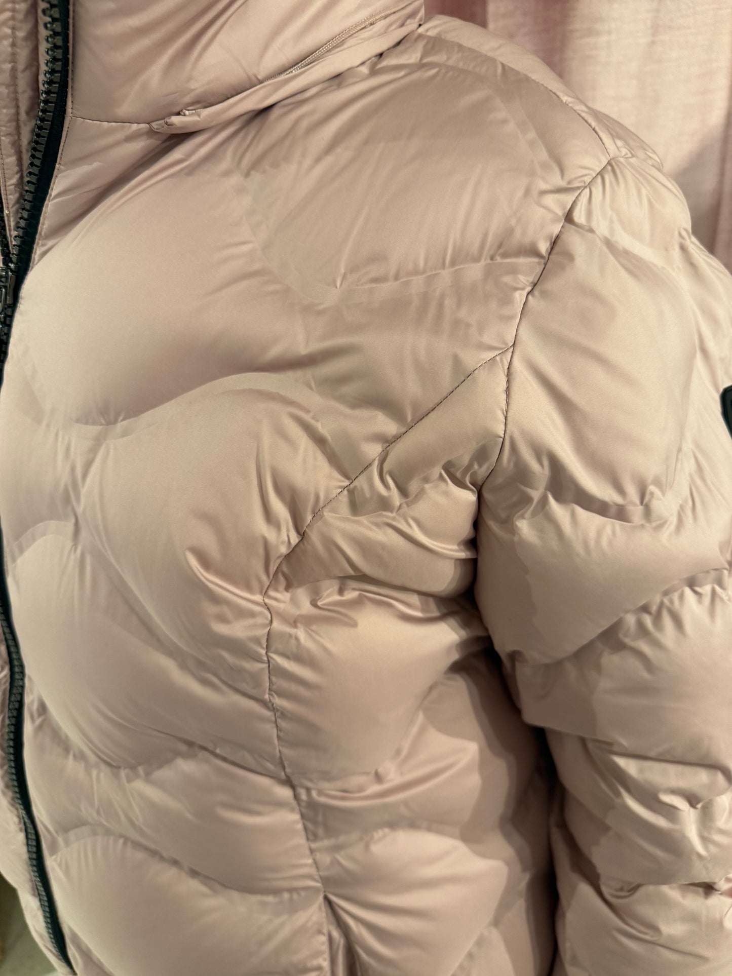 Rosa täckjacka från Etage