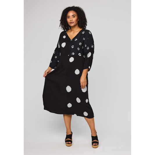 Prickig klänning från Studio S262871