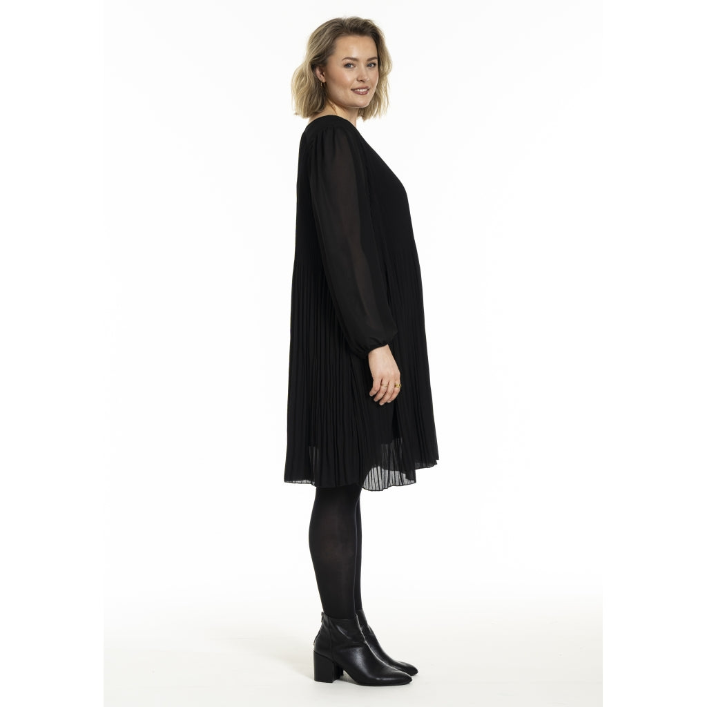 Plisserad klänning från Gozzip G256018