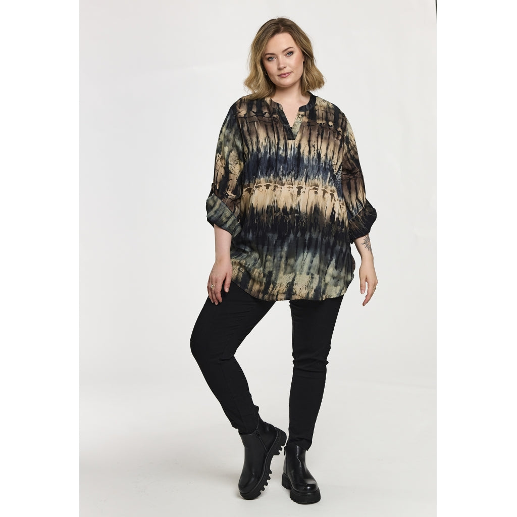 Mönstrad blus från Gozzip