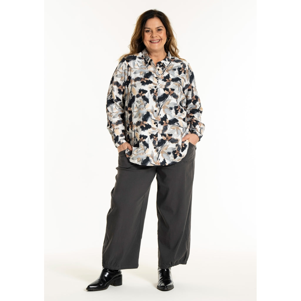 Mönstrad blus från Gozzip G255017