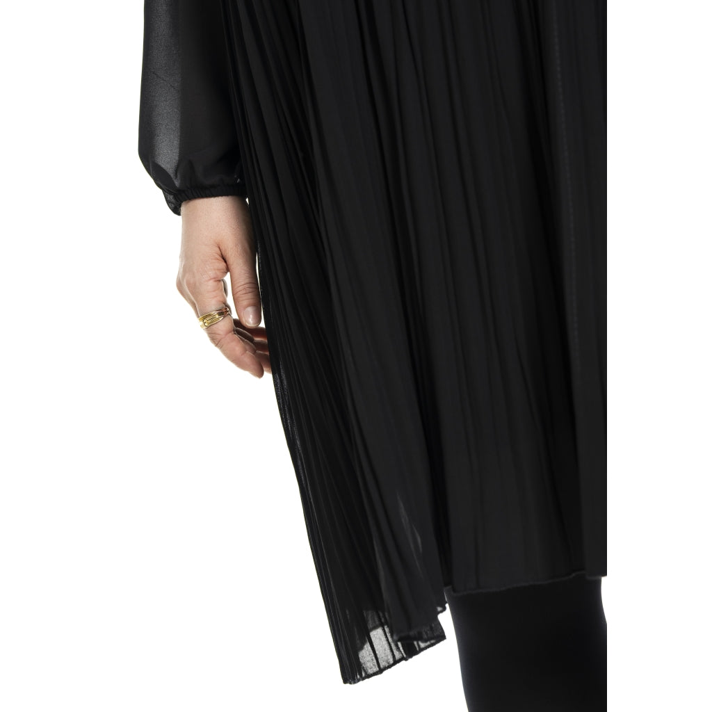 Plisserad klänning från Gozzip G256018