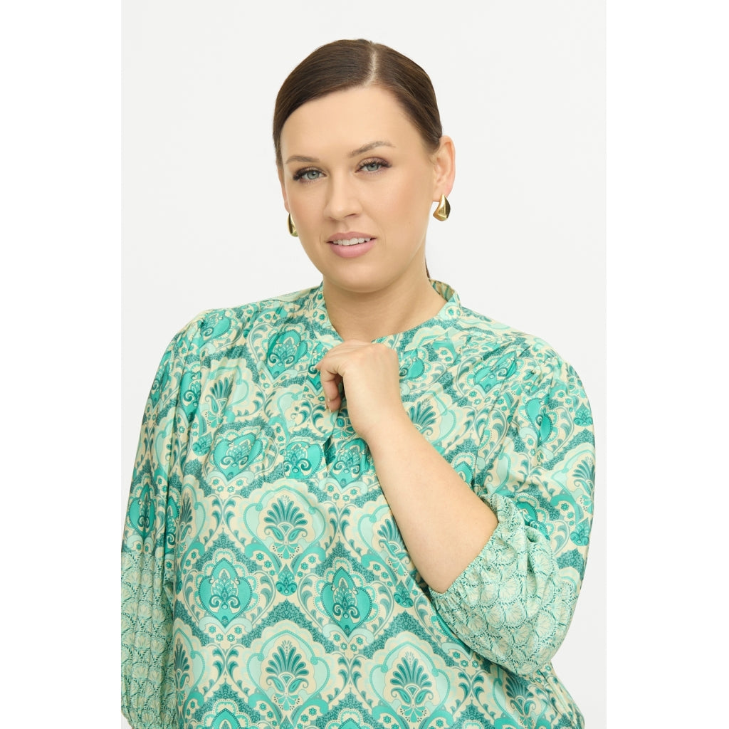 Mönstrad blus från Zoey 254-1447