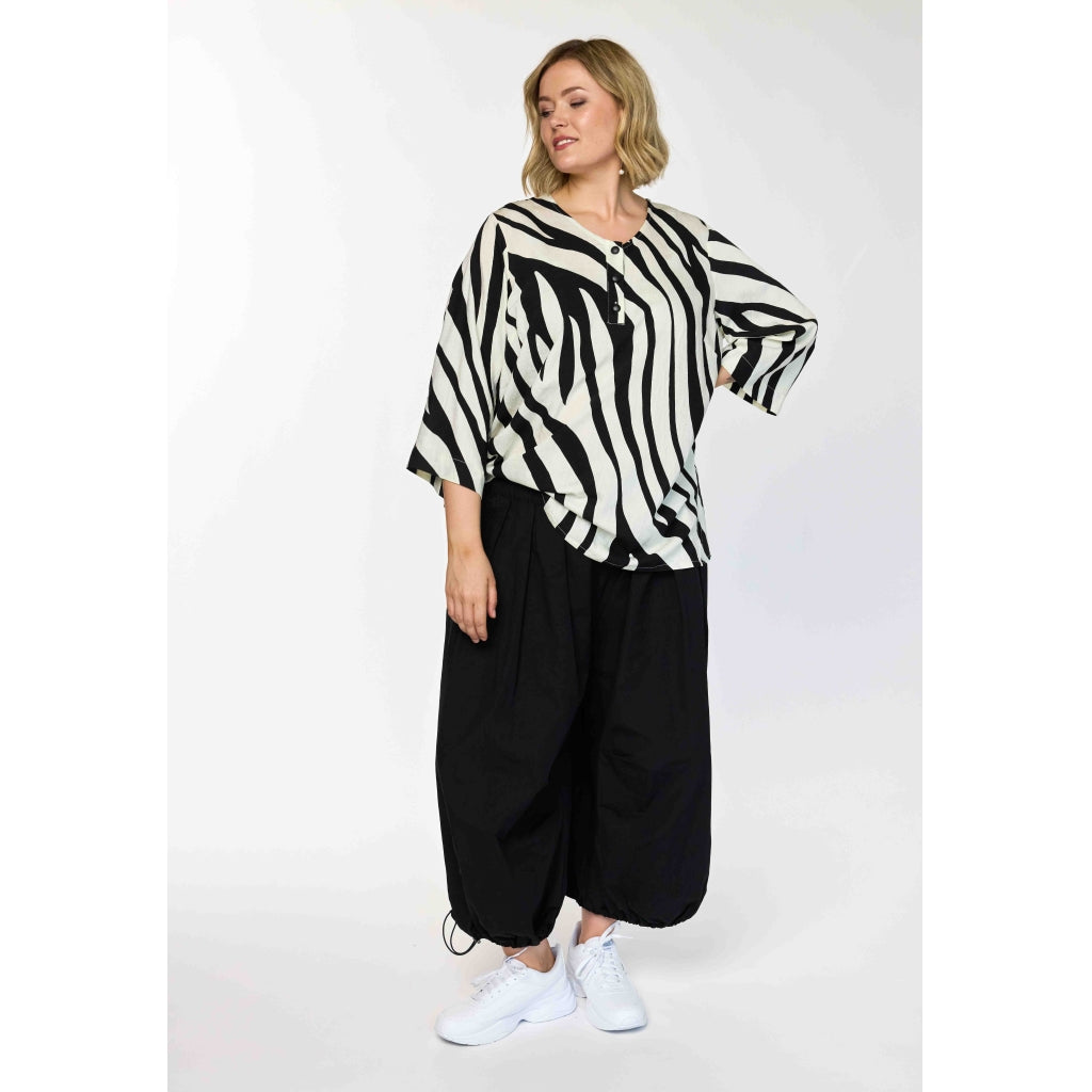 Zebra mönstrad blus från Gozzip G262049