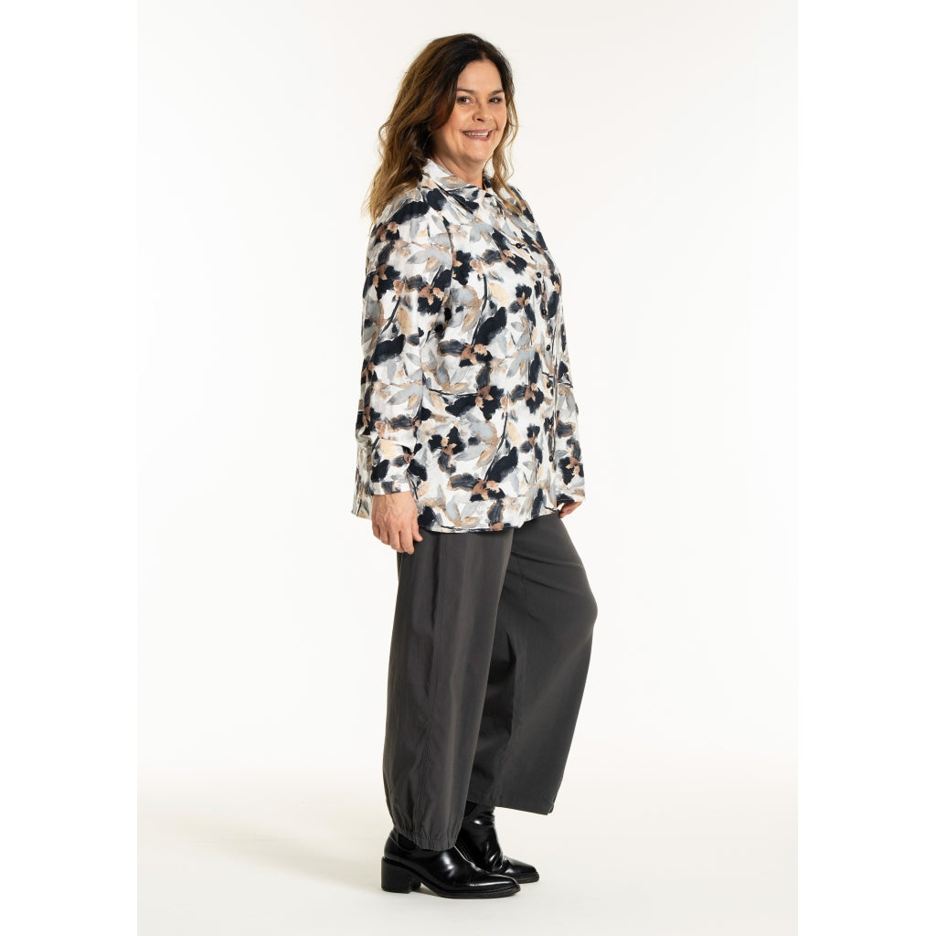 Mönstrad blus från Gozzip G255017