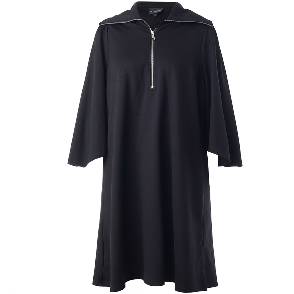 Svart klänning från Studio S256853