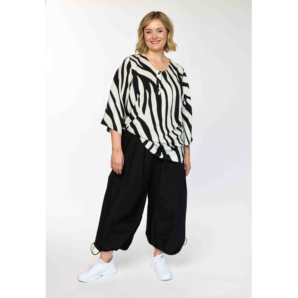 Zebra mönstrad blus från Gozzip G262049