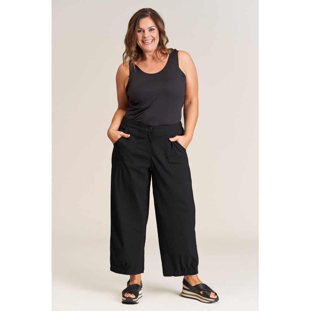 Svarta baggy pants från Gozzip 9903