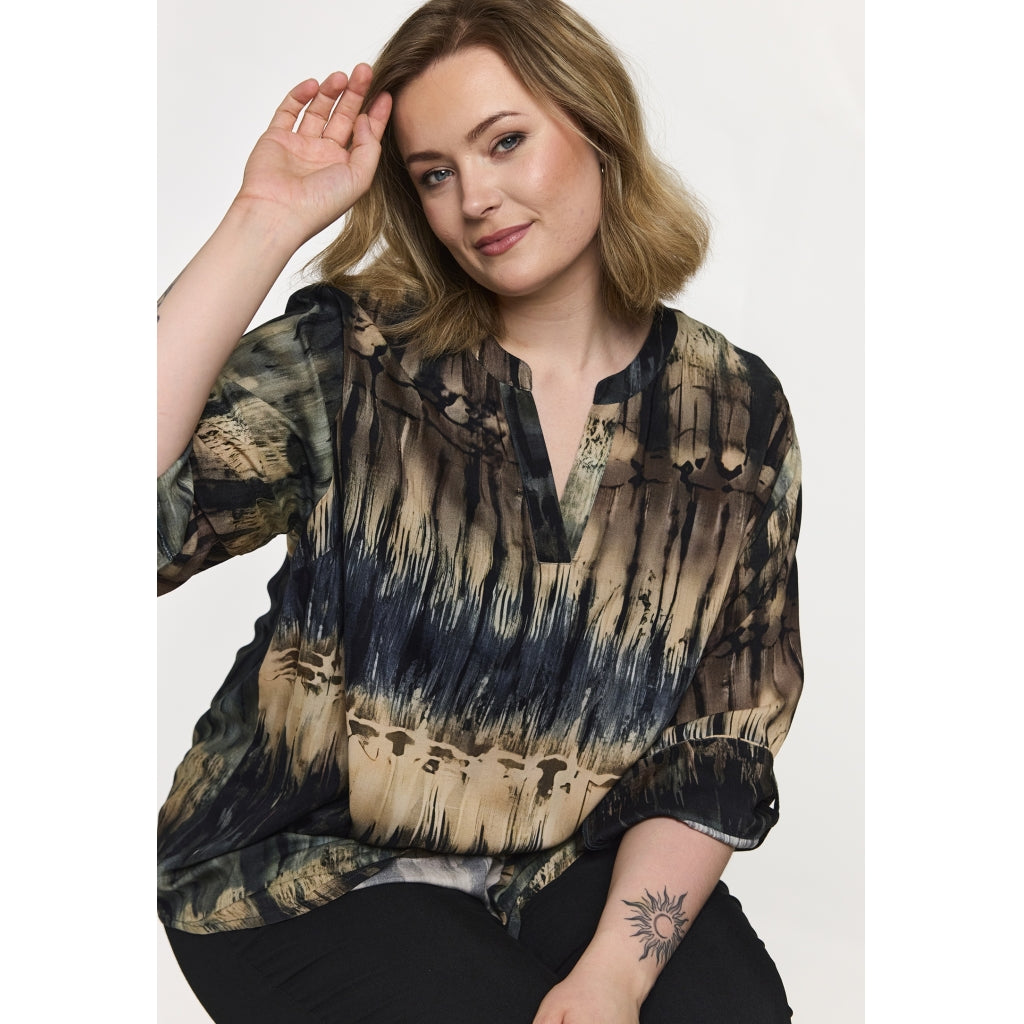 Mönstrad blus från Gozzip