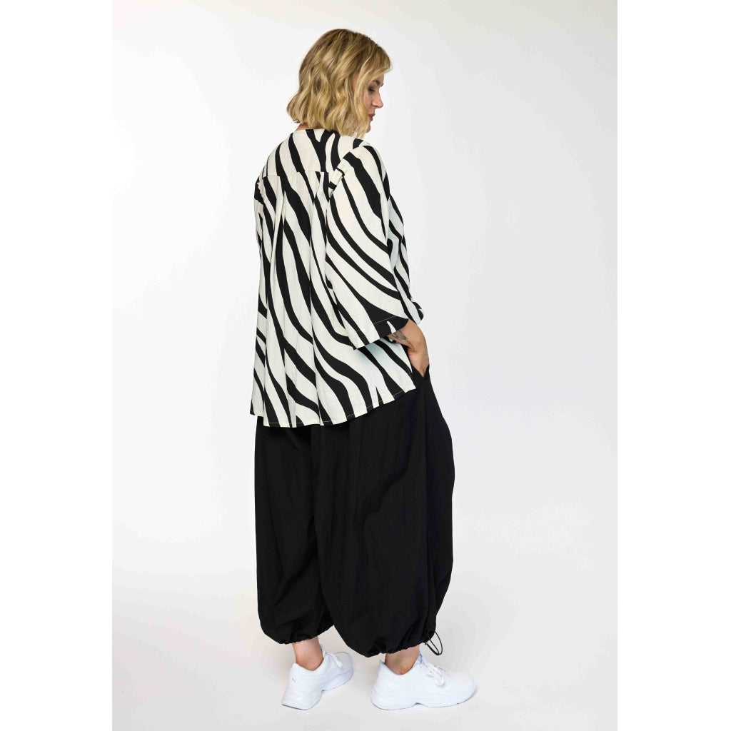 Zebra mönstrad blus från Gozzip G262049