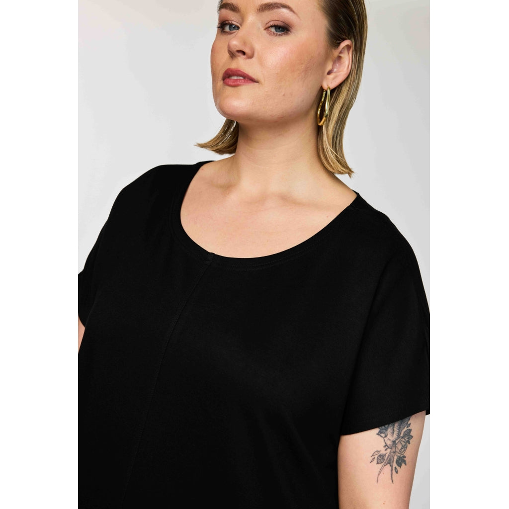 Skön svart trikå klänning från Gozzip G262218