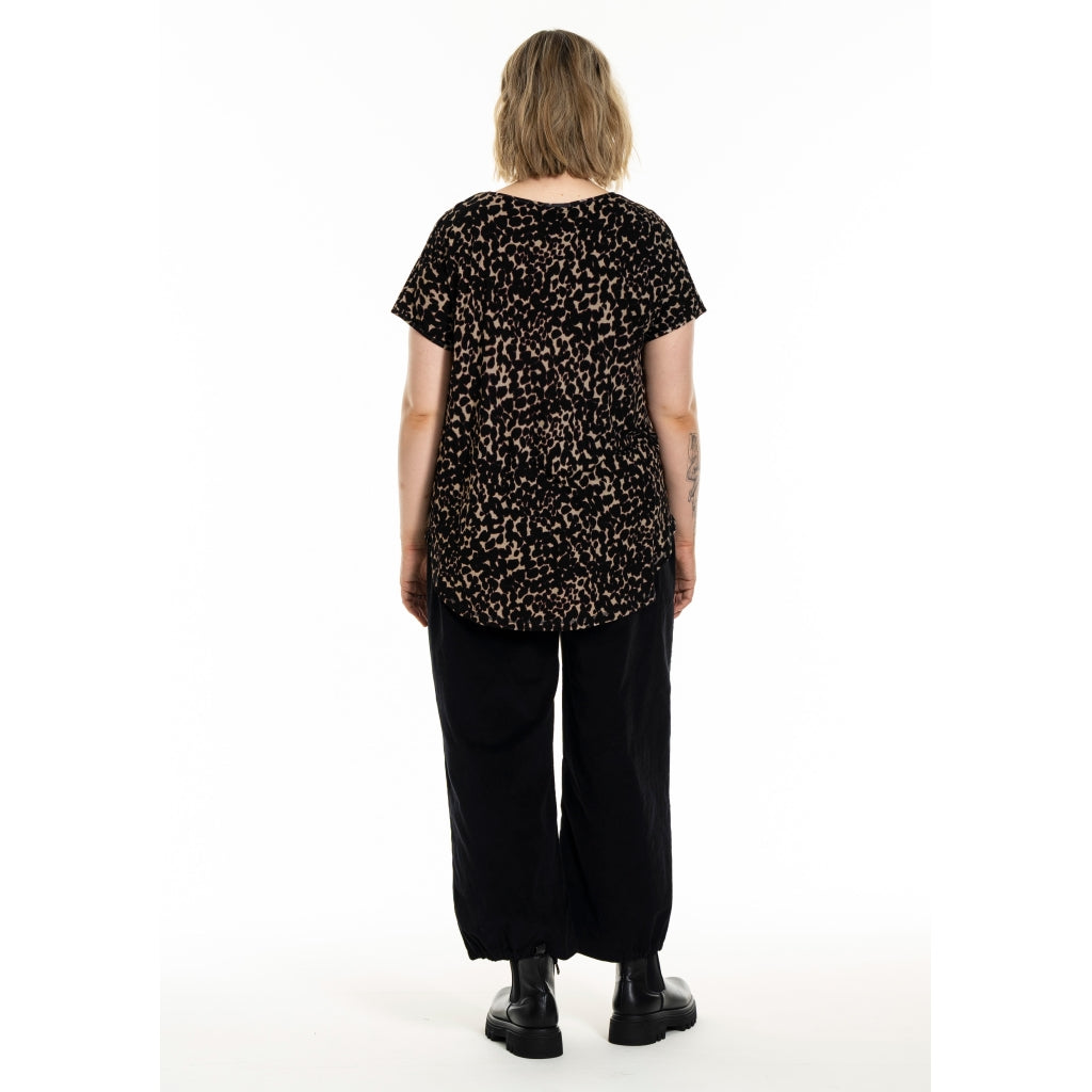 Mönstrad Gitte T-shirt från Gozzip G256015