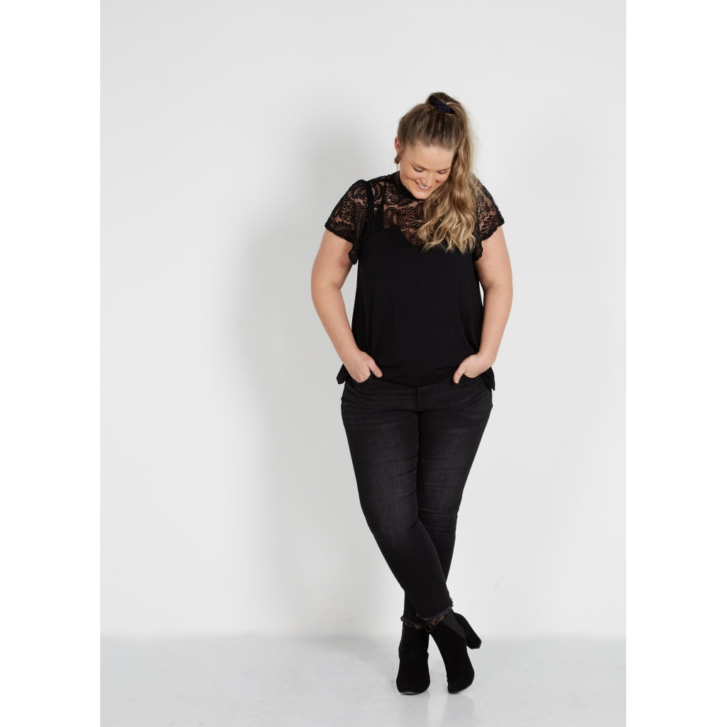 Elegant spets topp från Zoey 203-5153