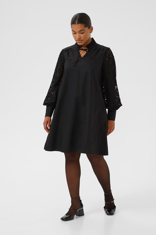 Svart klänning från Kaffe Curve 10583683