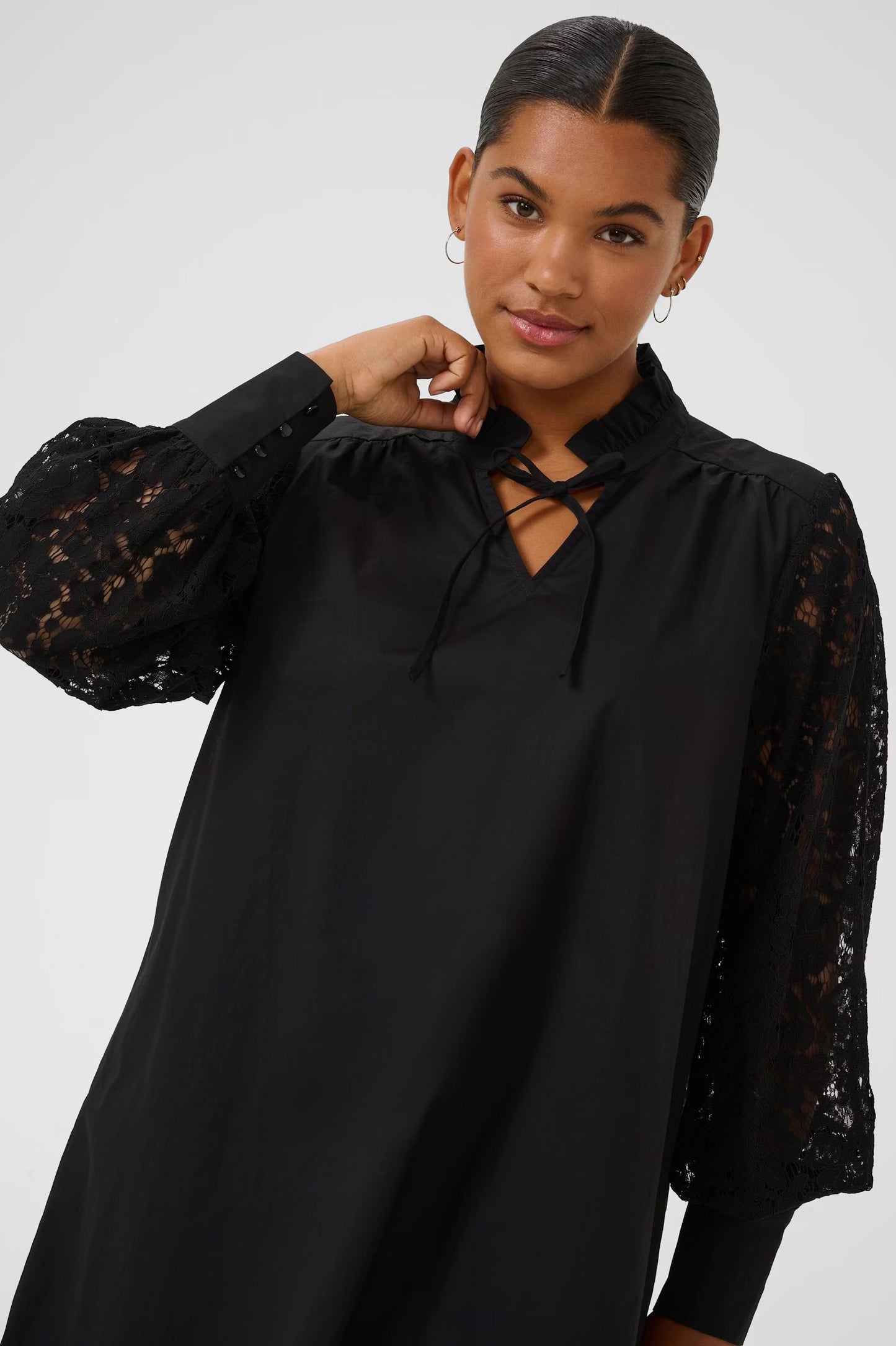 Svart klänning från Kaffe Curve 10583683