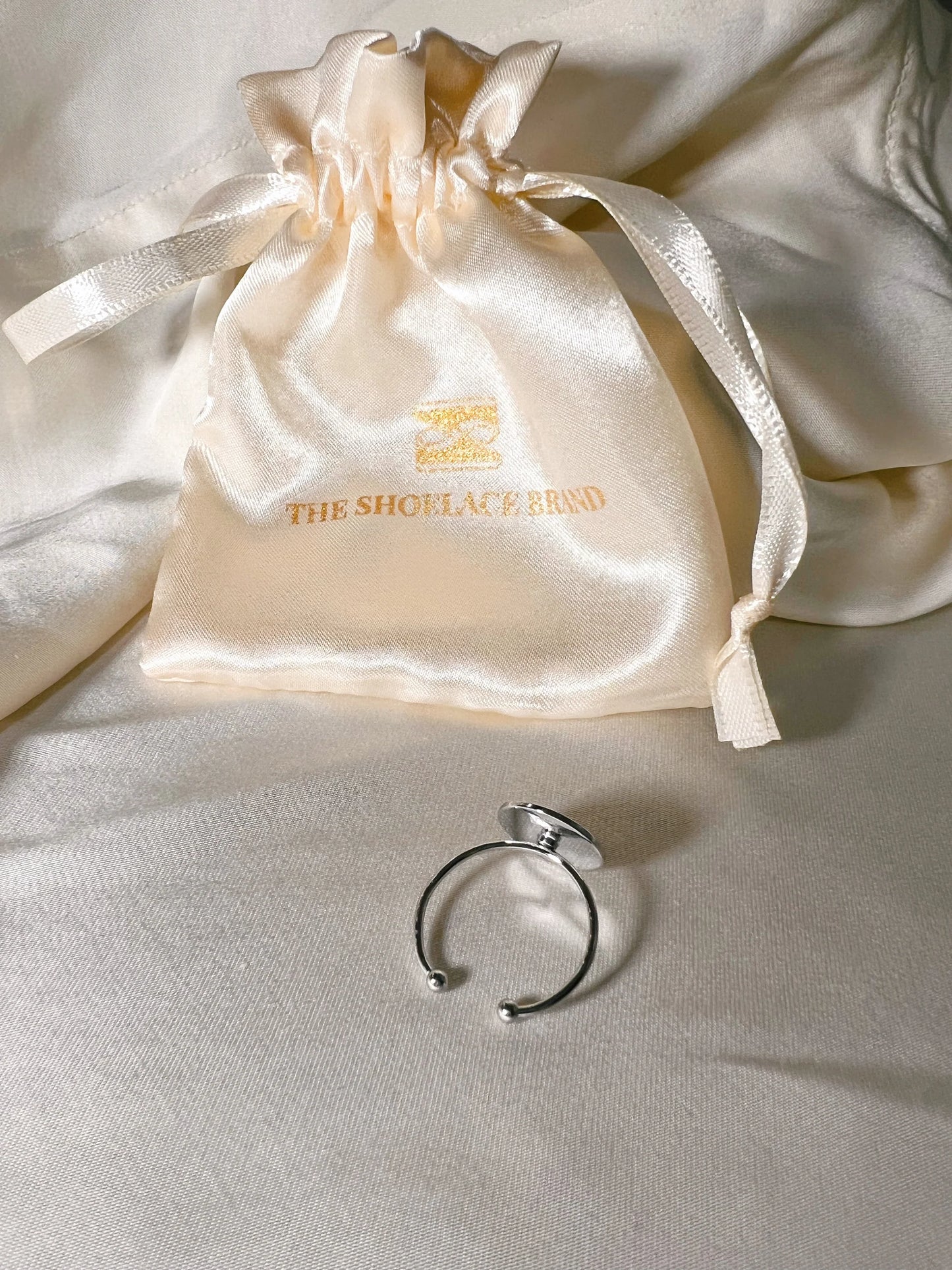 SILVER JUSTERBAR RING – KNAPPFOT 50.04