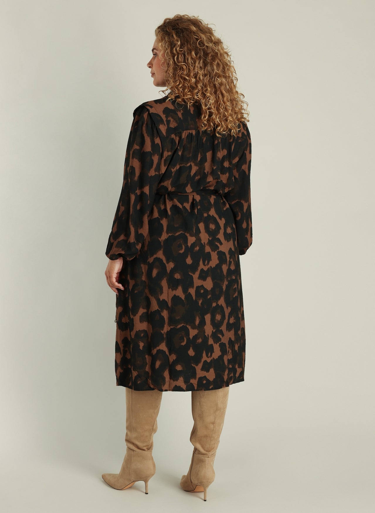 Leopard mönstrad klänning från Yesta A005792