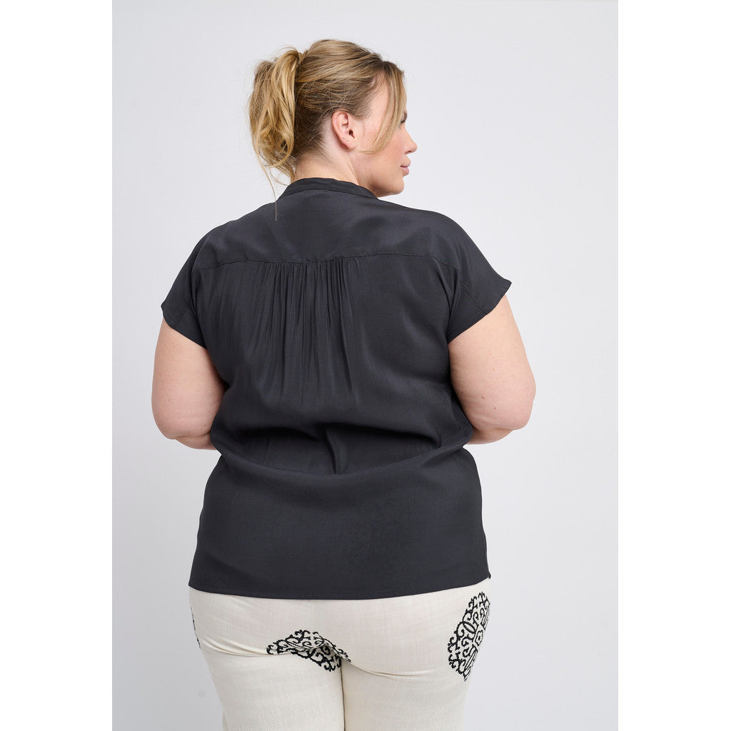Elegant blus från Adia 3534