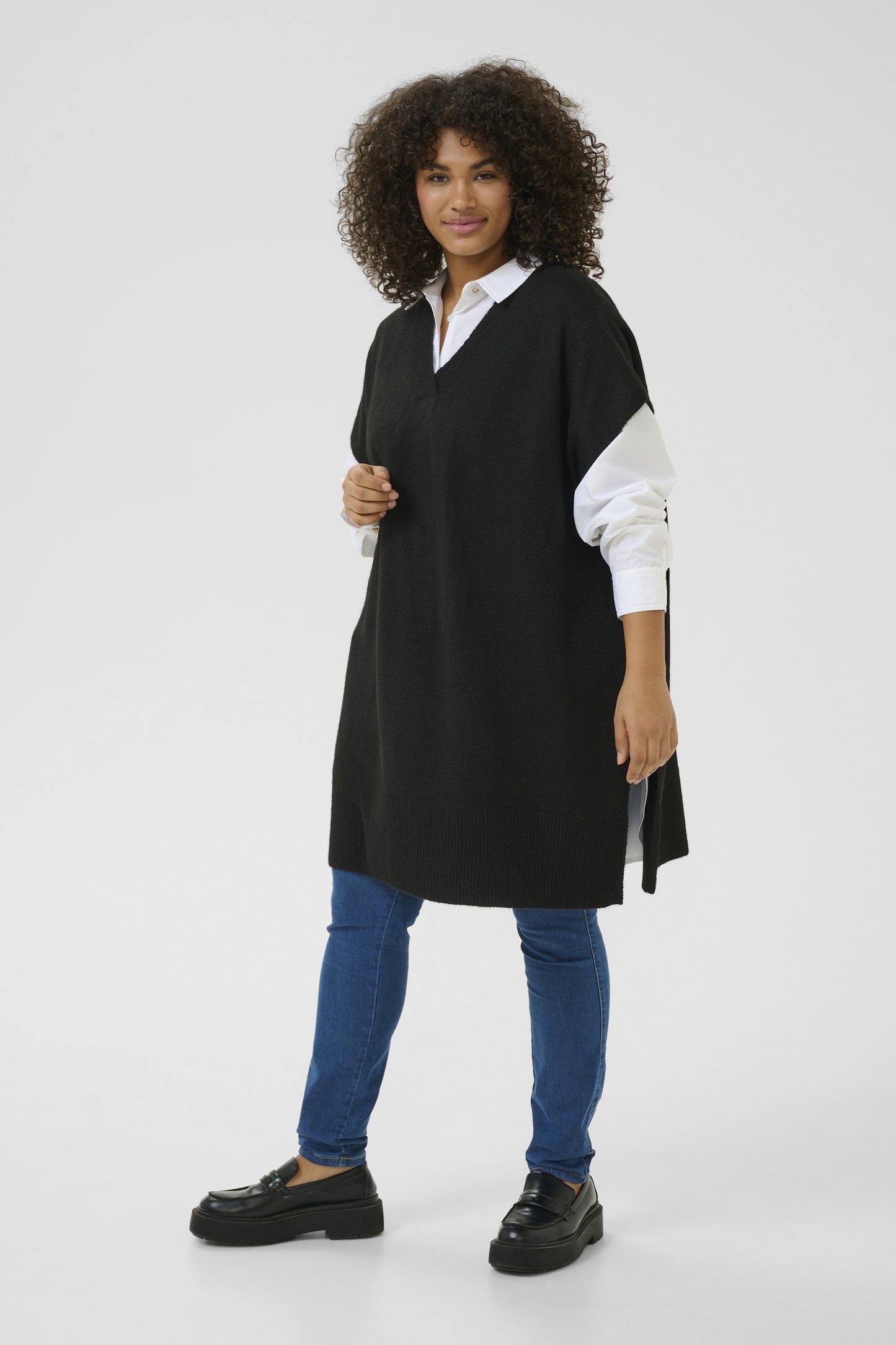 Svart poncho från Kaffe Curve 10582738