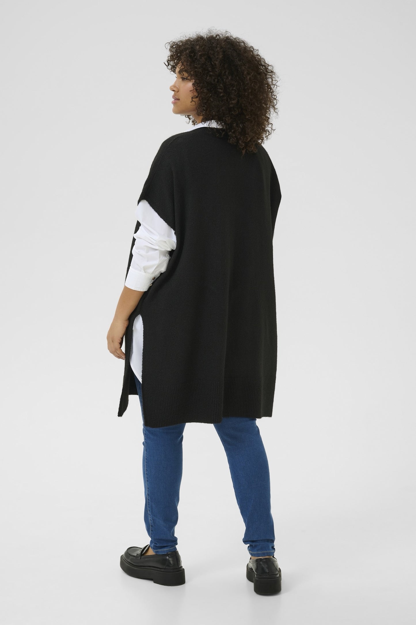 Svart poncho från Kaffe Curve 10582738