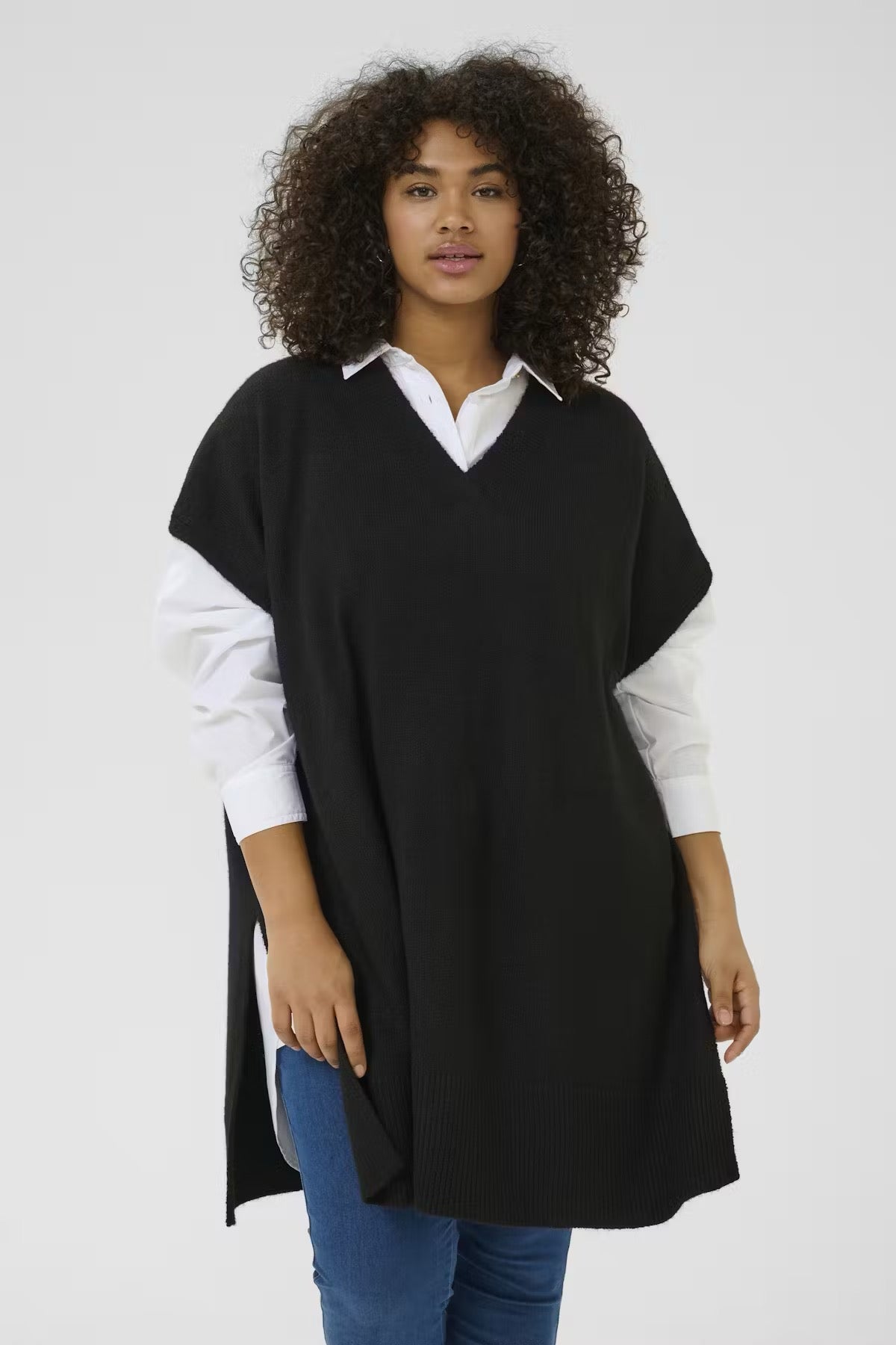 Svart poncho från Kaffe Curve 10582738