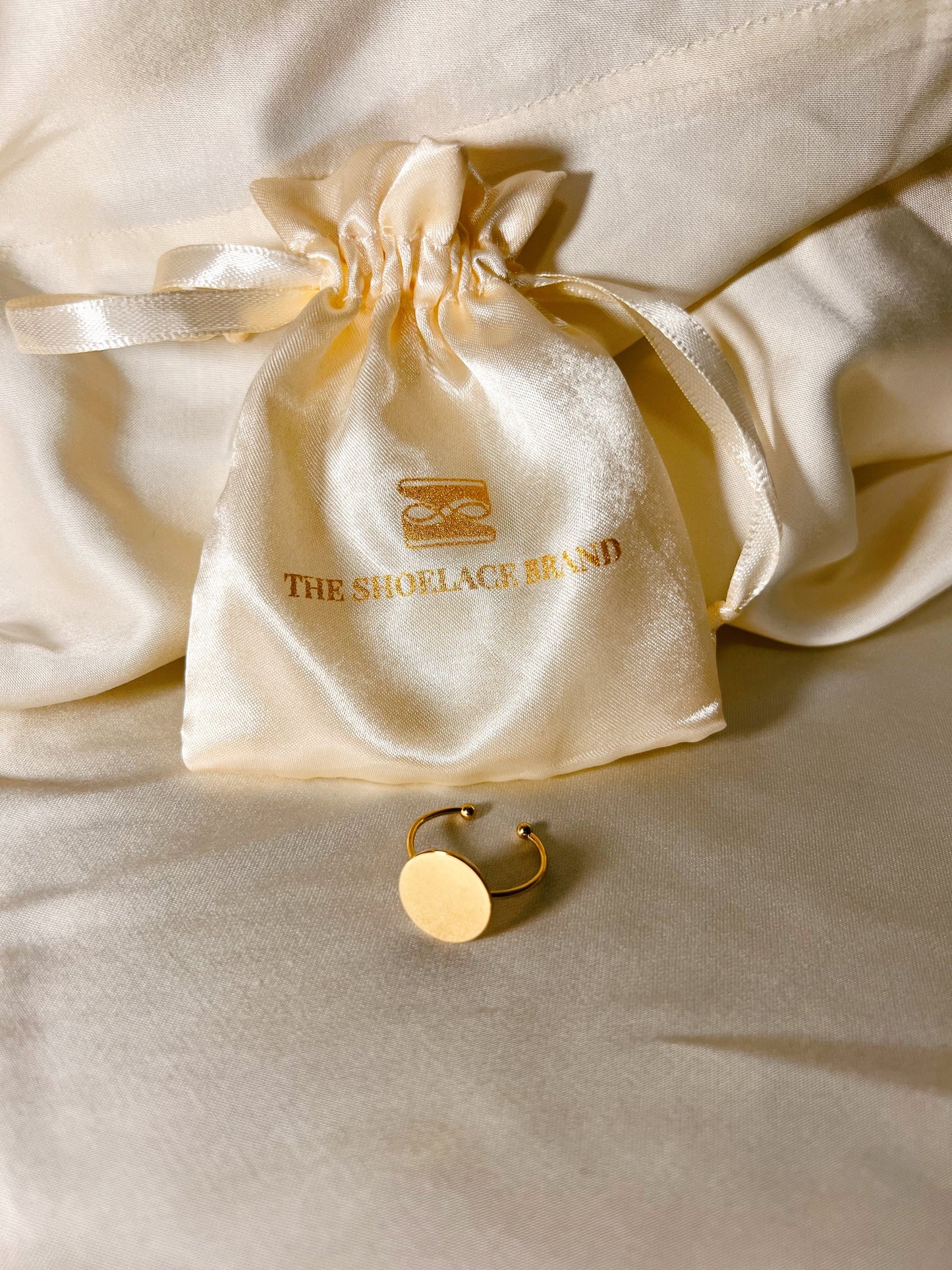 JUSTERBAR RING I GULD – KNAPPFOT 50.03