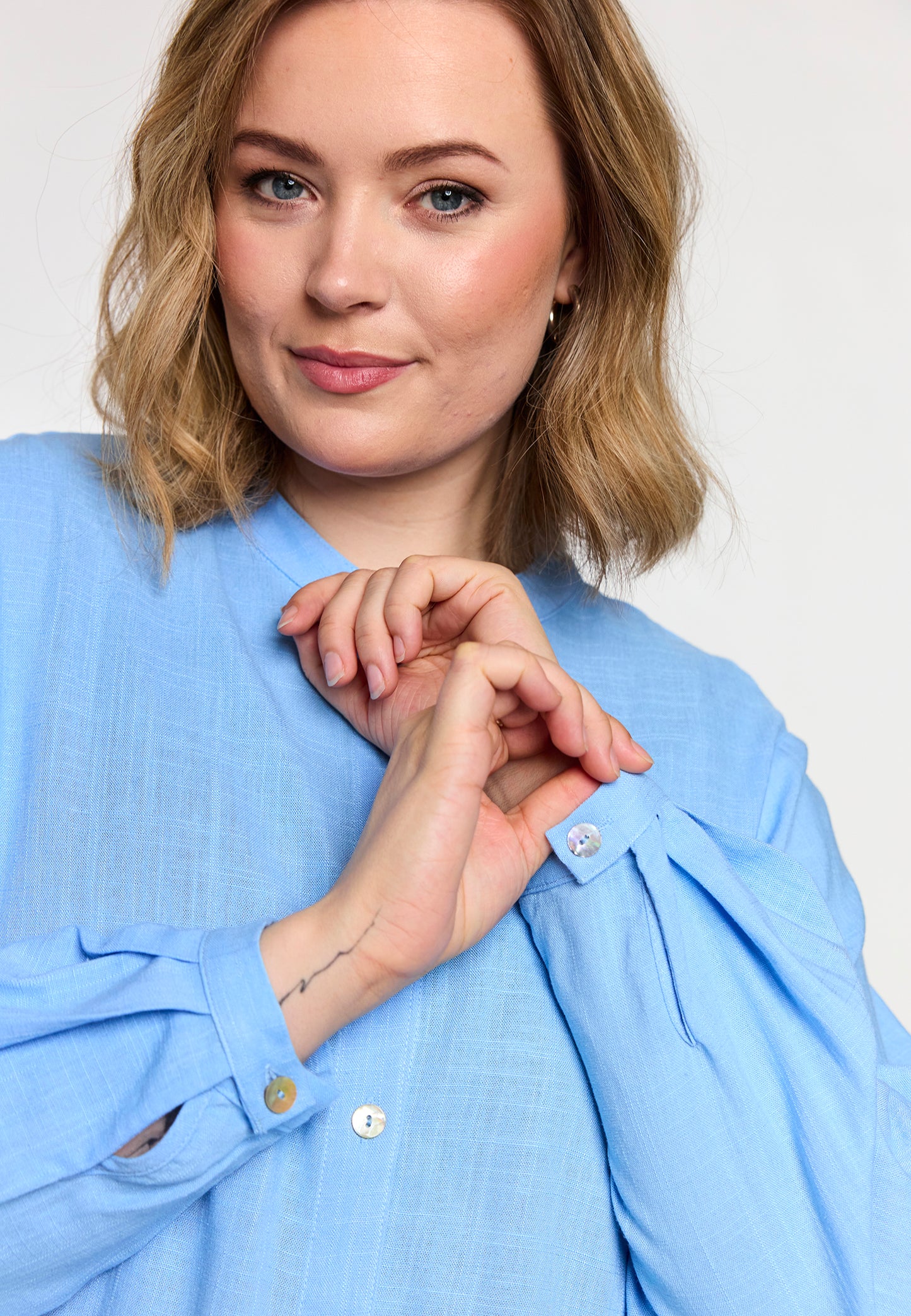 Ljusblå skjorta från Gozzip G261019