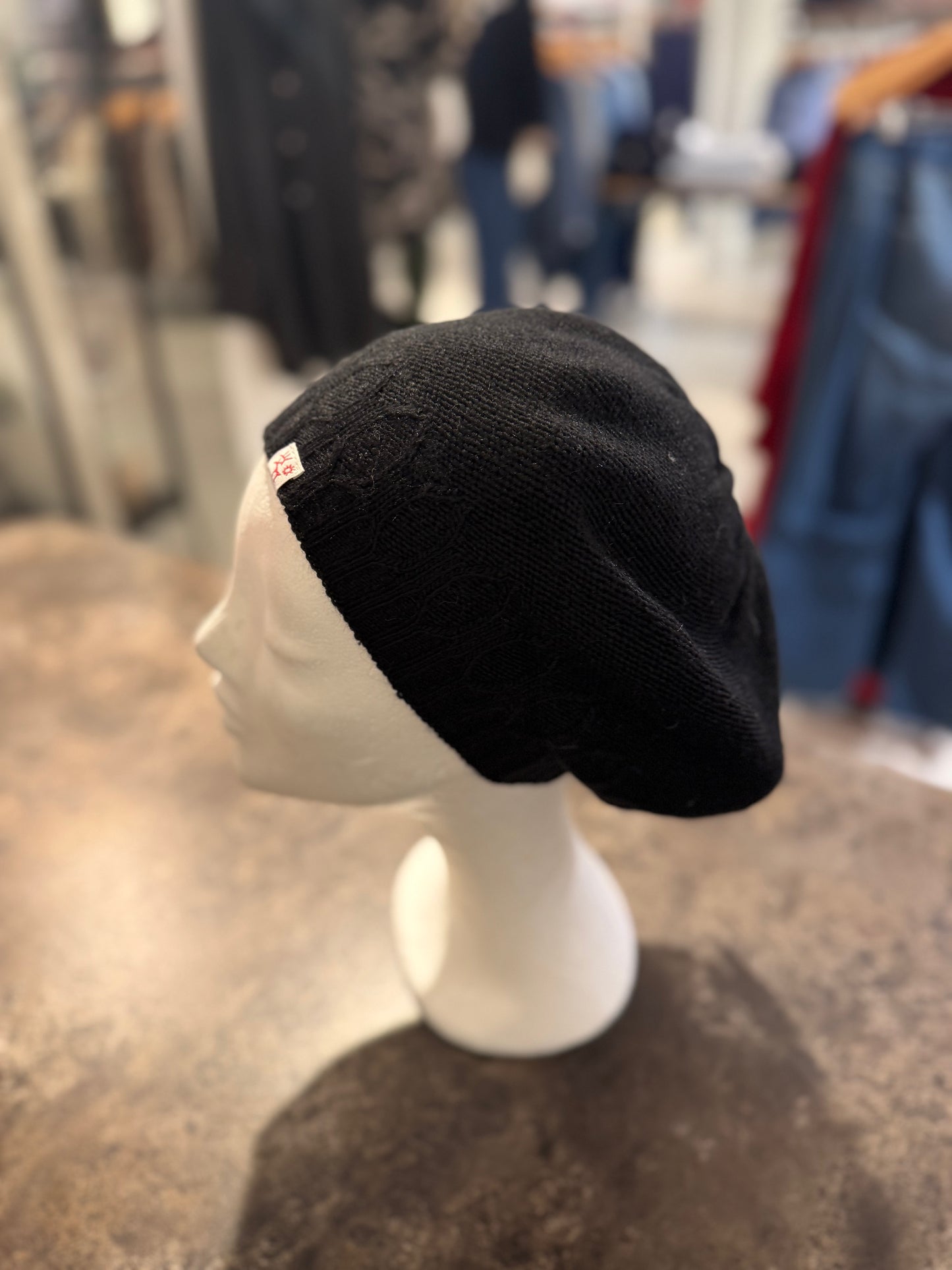 Svart mössa från Börjesson 42003