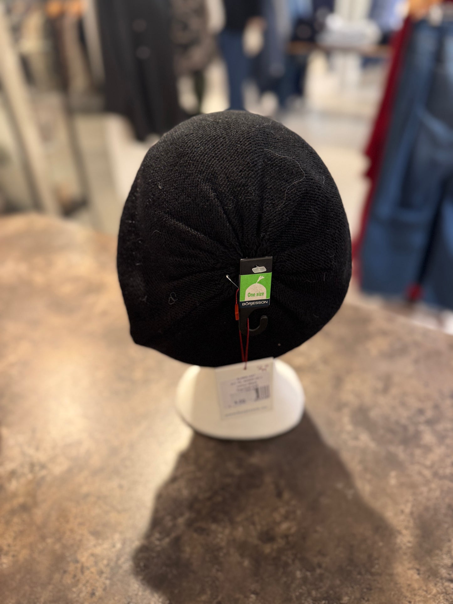Svart mössa från Börjesson 42003