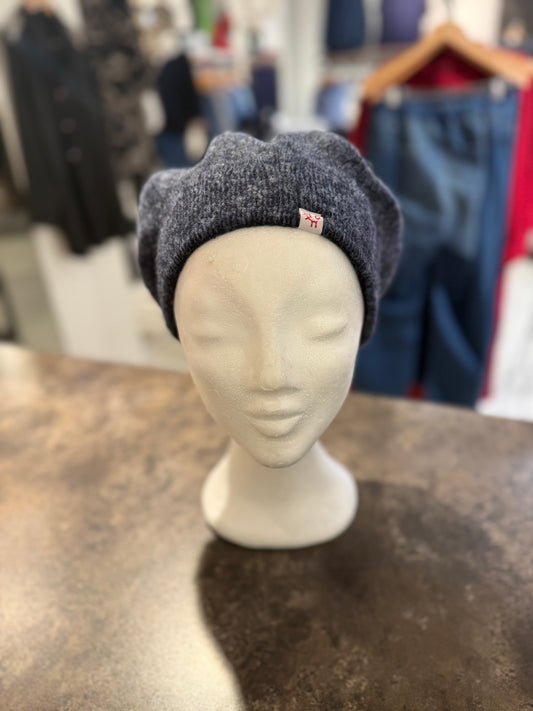 Blå mössa från Börjesson 42700