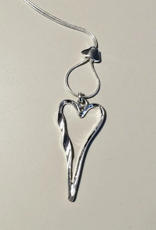 Långt halsband med hjärta H27