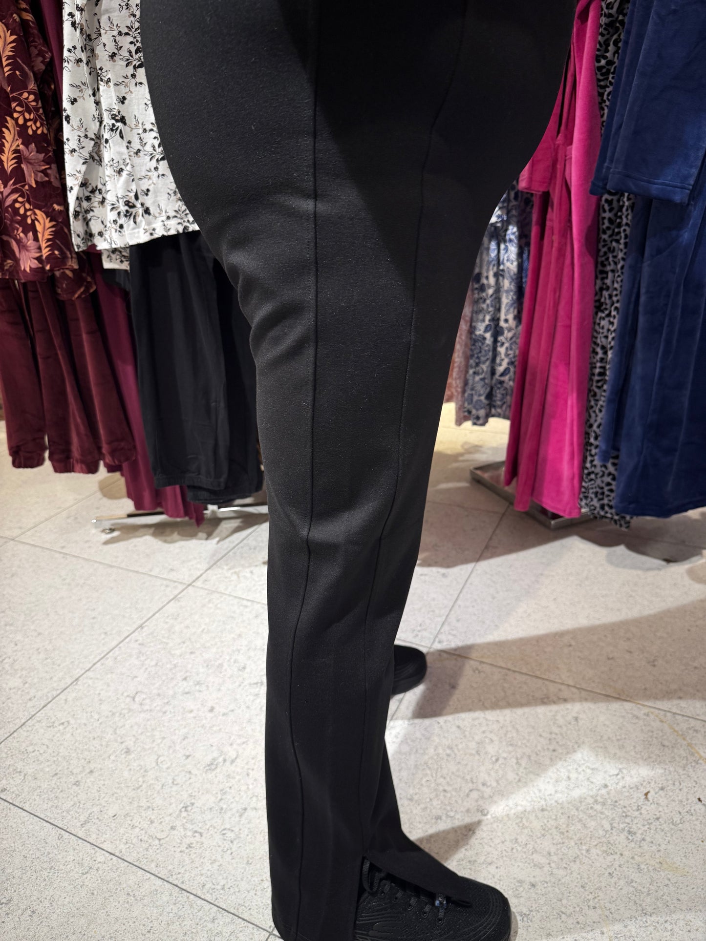 Svart byxa från Carmakoma 15364857