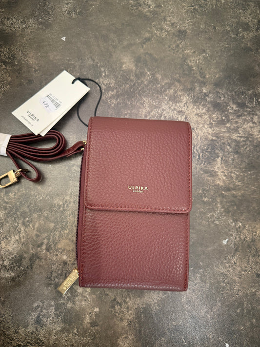 Vinröd mobil väska från Ulrika of Sweden 35-3126