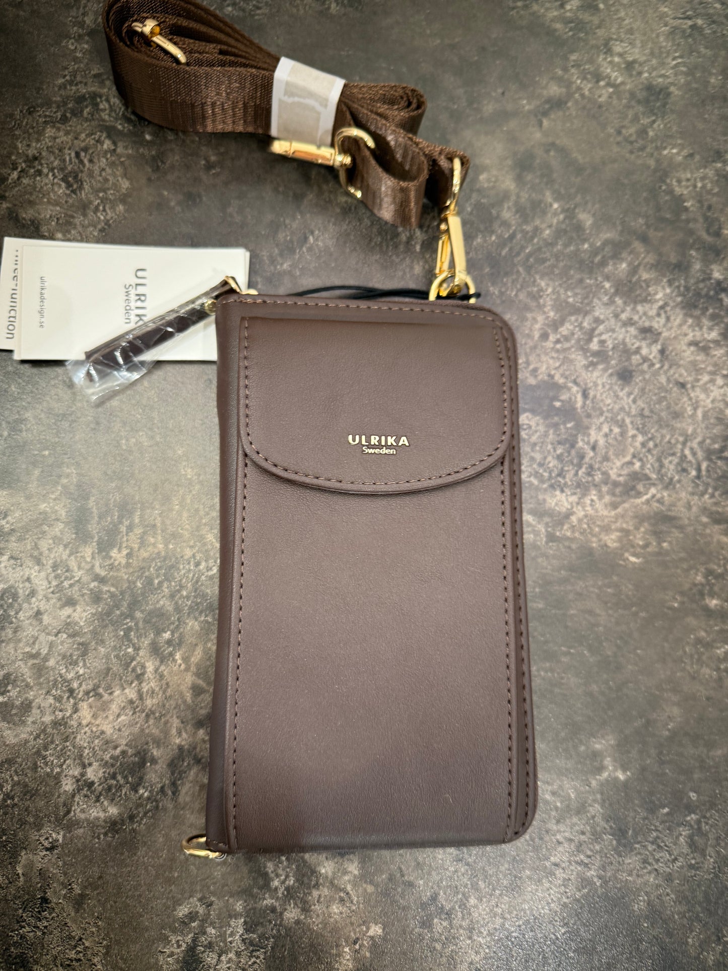 Brun mobil väska från Ulrika Of Sweden 35-8022
