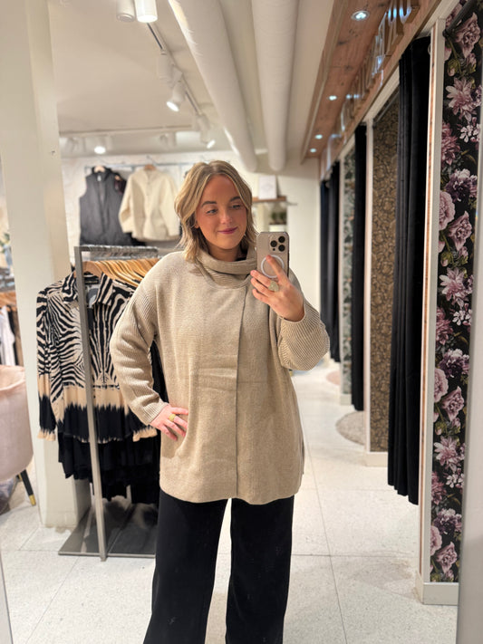 Kort beige poncho från Nr 1 By OX