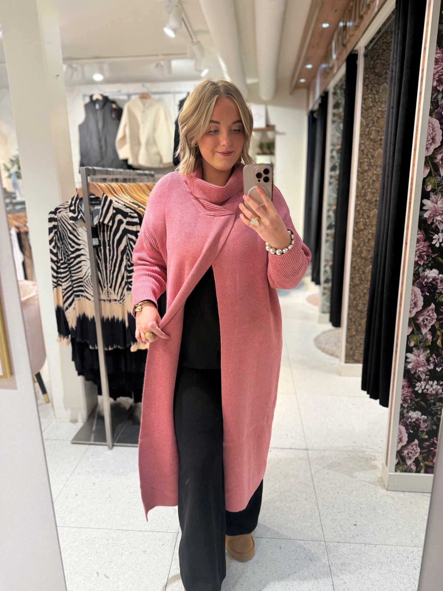 Lång rosa poncho från Nr 1 By OX