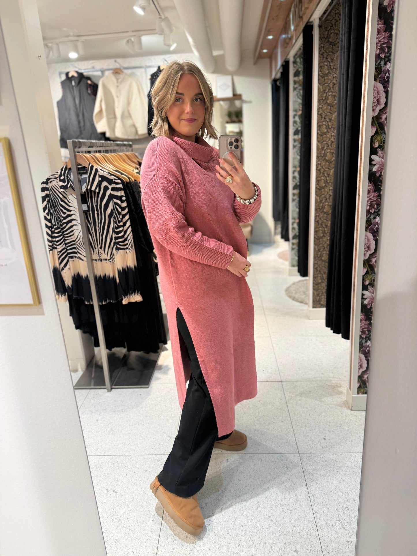 Lång rosa poncho från Nr 1 By OX