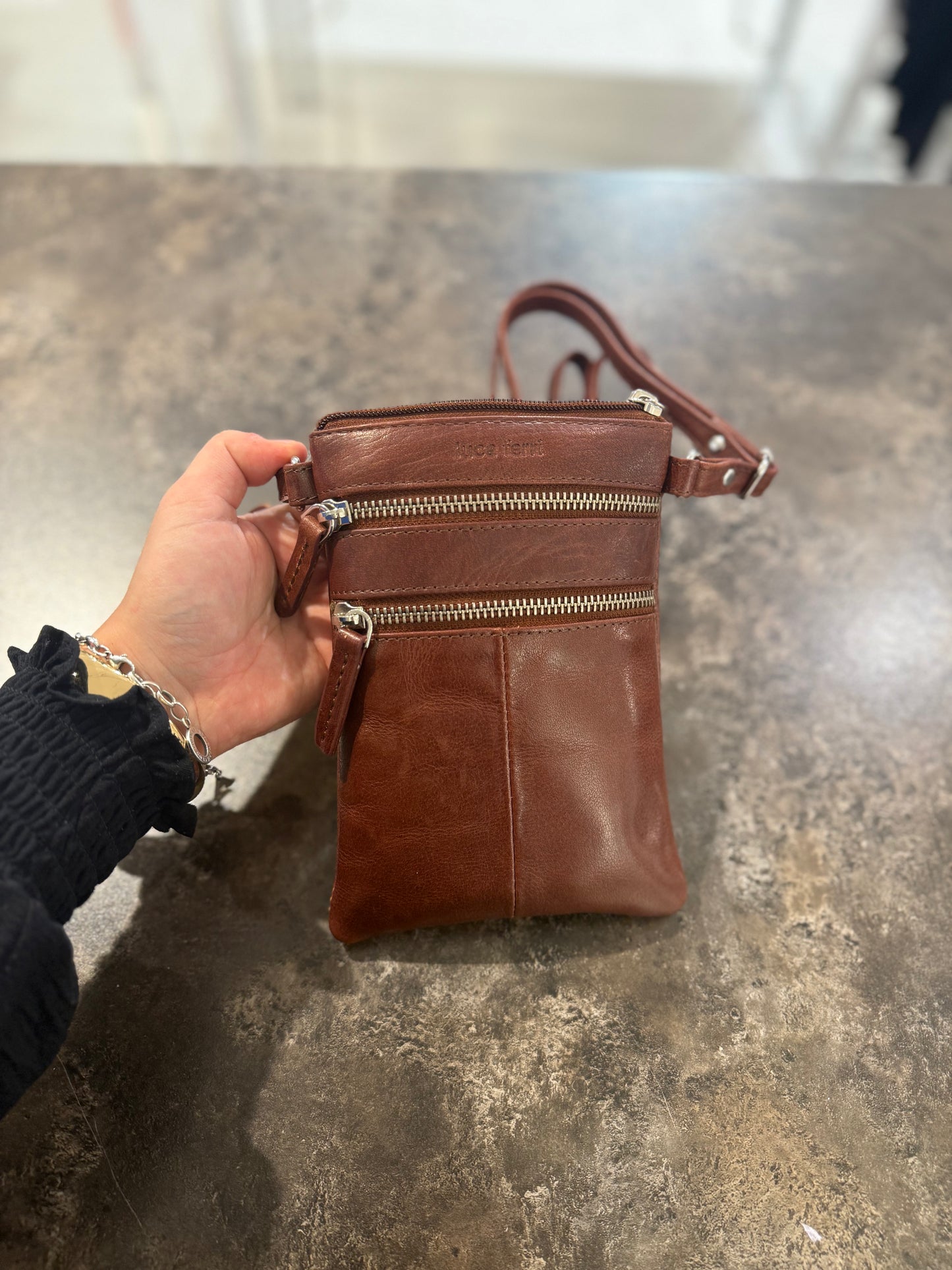 Mobilväska i äkta skinn 7401