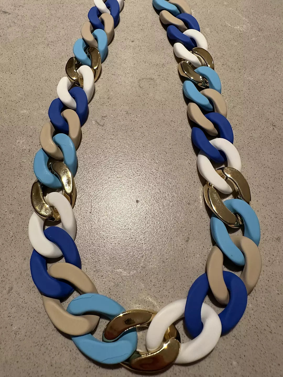 Kort halsband med länkar från By Odahl H403