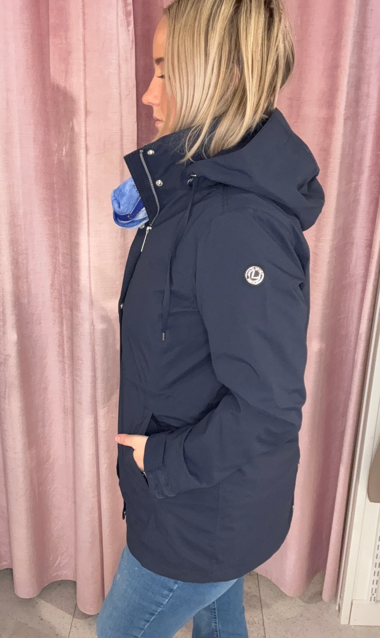 Marinblå jacka från Luhta