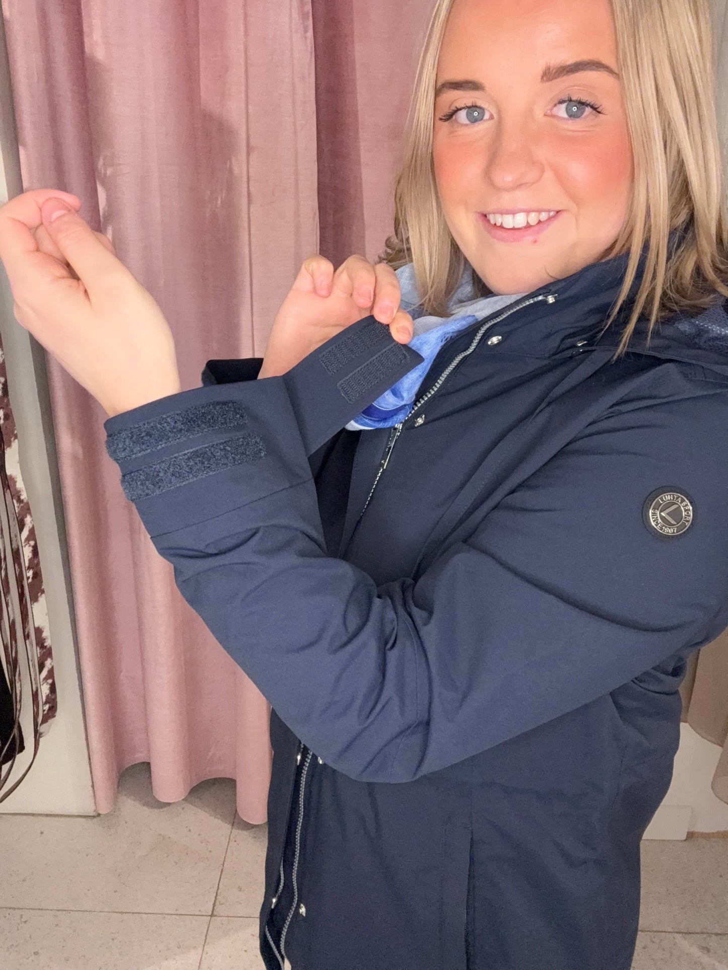 Marinblå jacka från Luhta