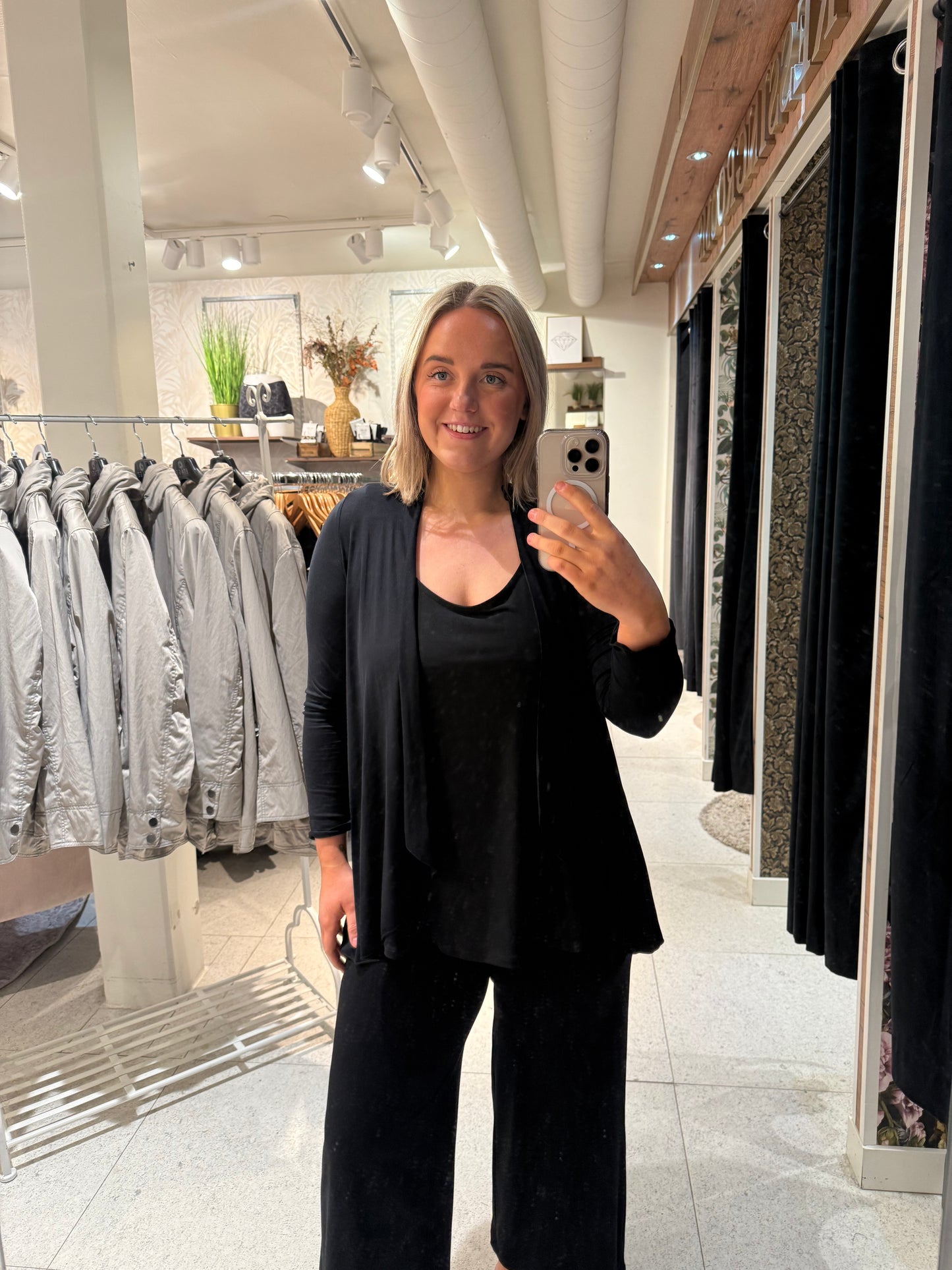 Svart kofta från Anvito 3329