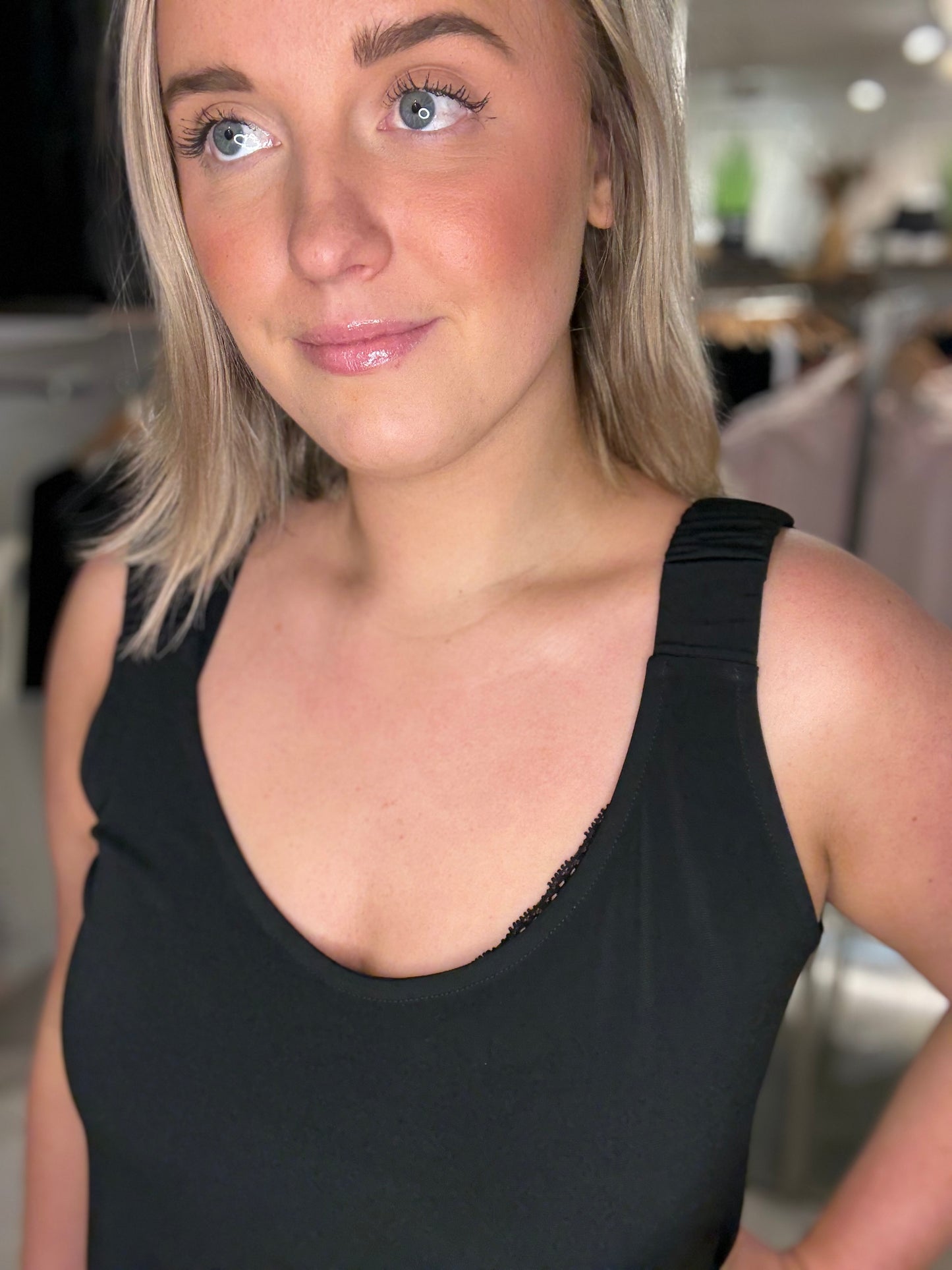 A-format svart linne från Anvito 5428